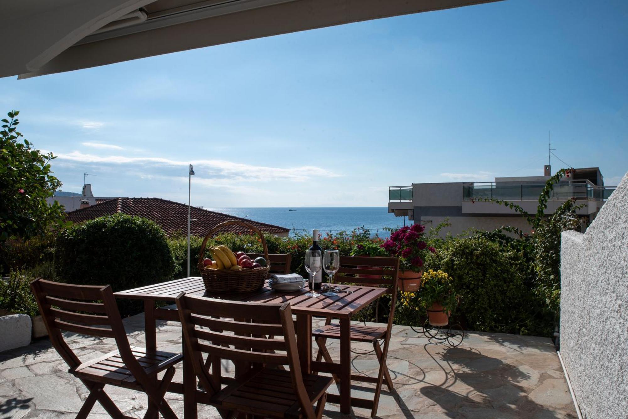 Traditional Seaview Maisonette Apartment
