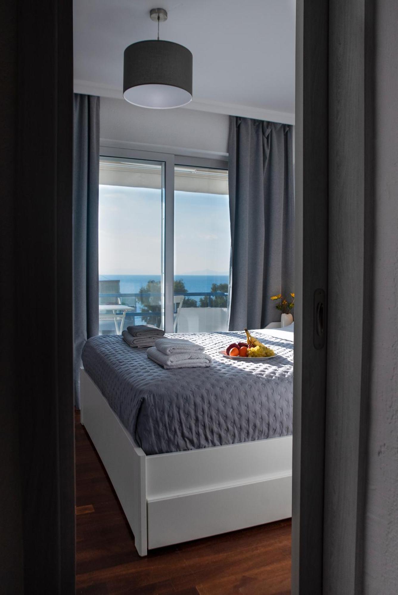Traditional Seaview Maisonette Apartment *