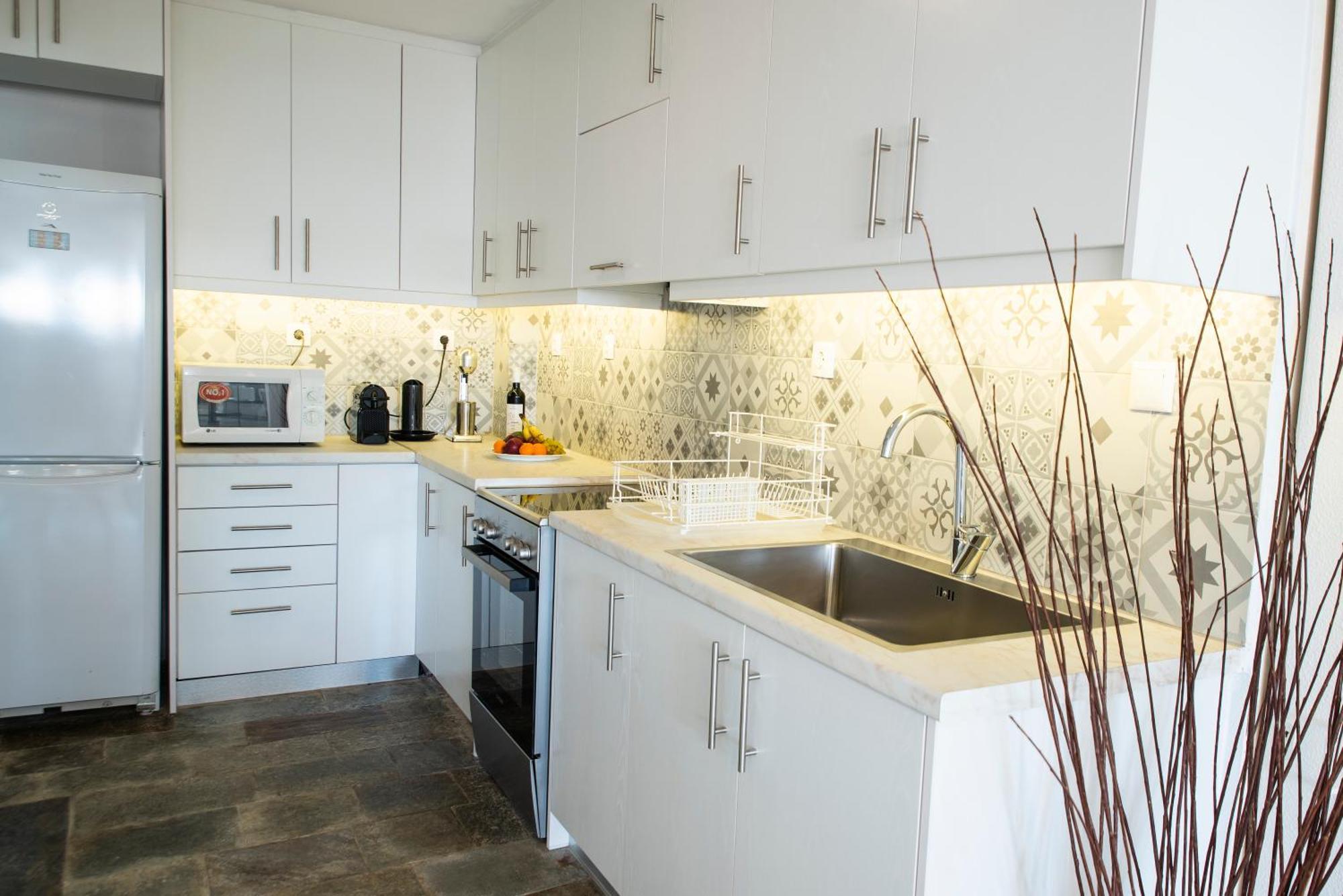 Traditional Seaview Maisonette Apartment *
