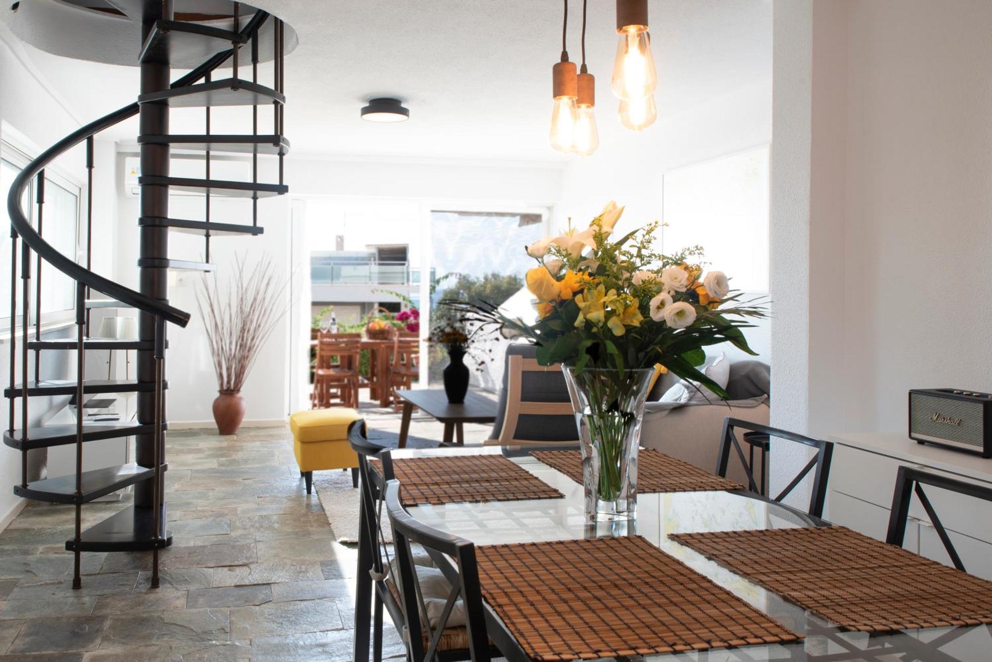 Traditional Seaview Maisonette Apartment